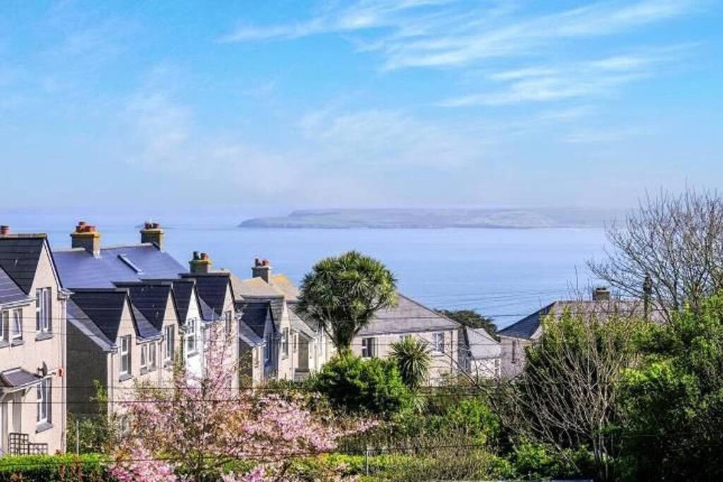 Sunrise! ~ 2 Bedrooms, Garden, Parking, Sea Views St Ives Kültér fotó
