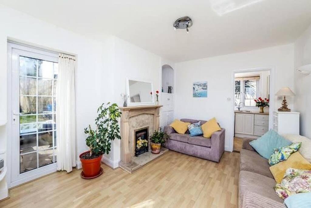 Sunrise! ~ 2 Bedrooms, Garden, Parking, Sea Views St Ives Kültér fotó