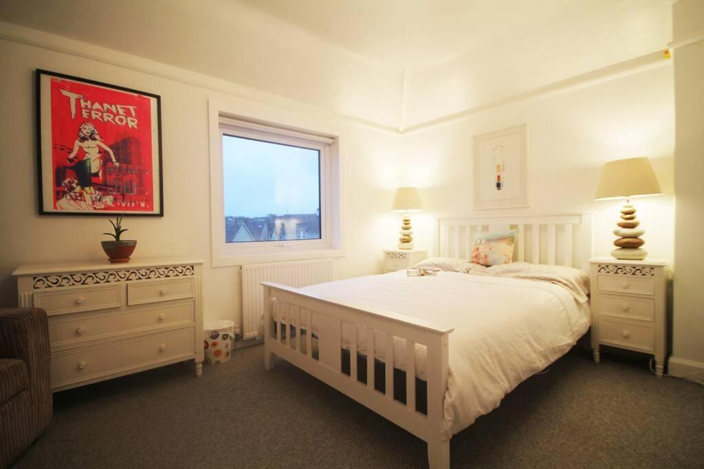 Sunrise! ~ 2 Bedrooms, Garden, Parking, Sea Views St Ives Kültér fotó