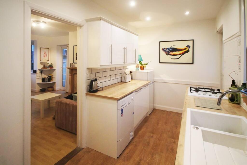 Sunrise! ~ 2 Bedrooms, Garden, Parking, Sea Views St Ives Kültér fotó