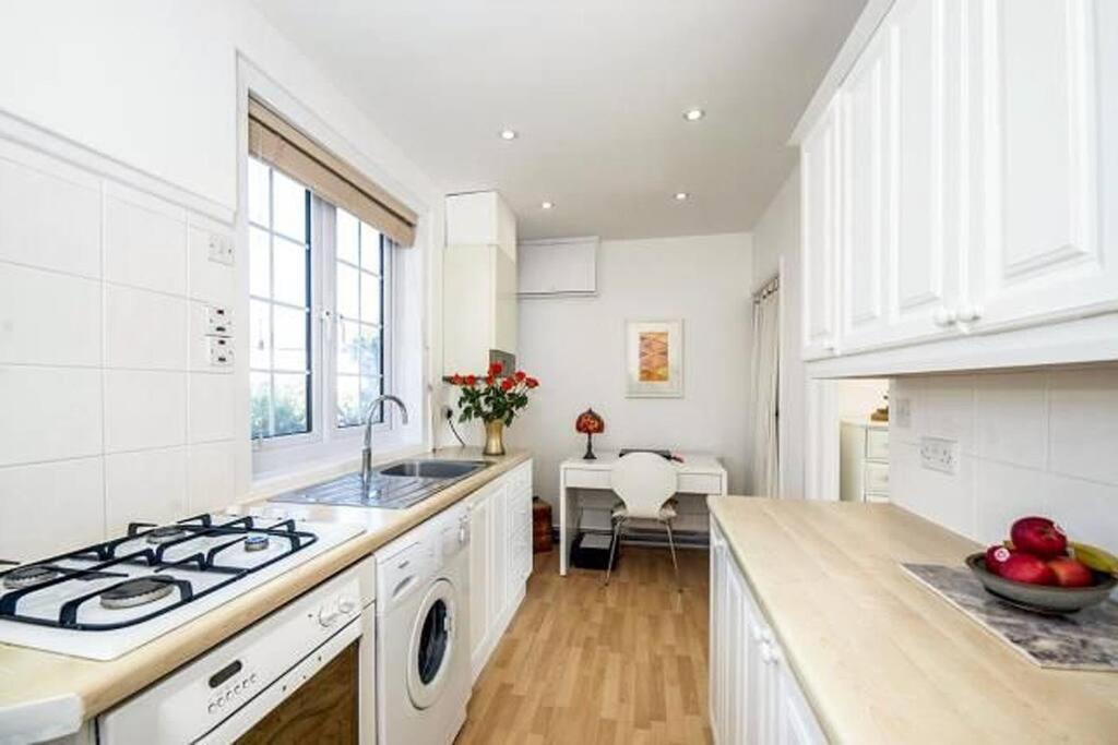 Sunrise! ~ 2 Bedrooms, Garden, Parking, Sea Views St Ives Kültér fotó