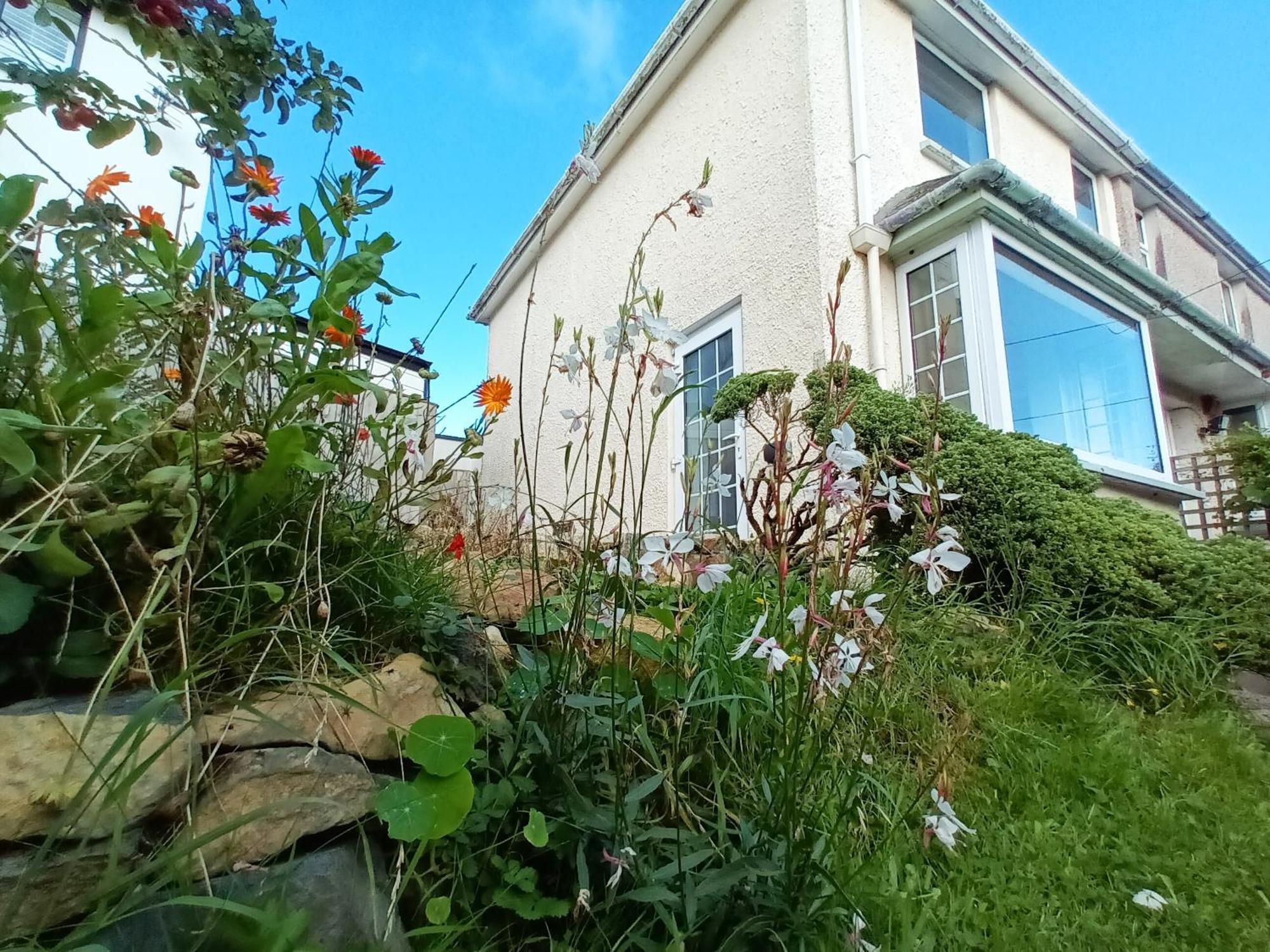Sunrise! ~ 2 Bedrooms, Garden, Parking, Sea Views St Ives Kültér fotó
