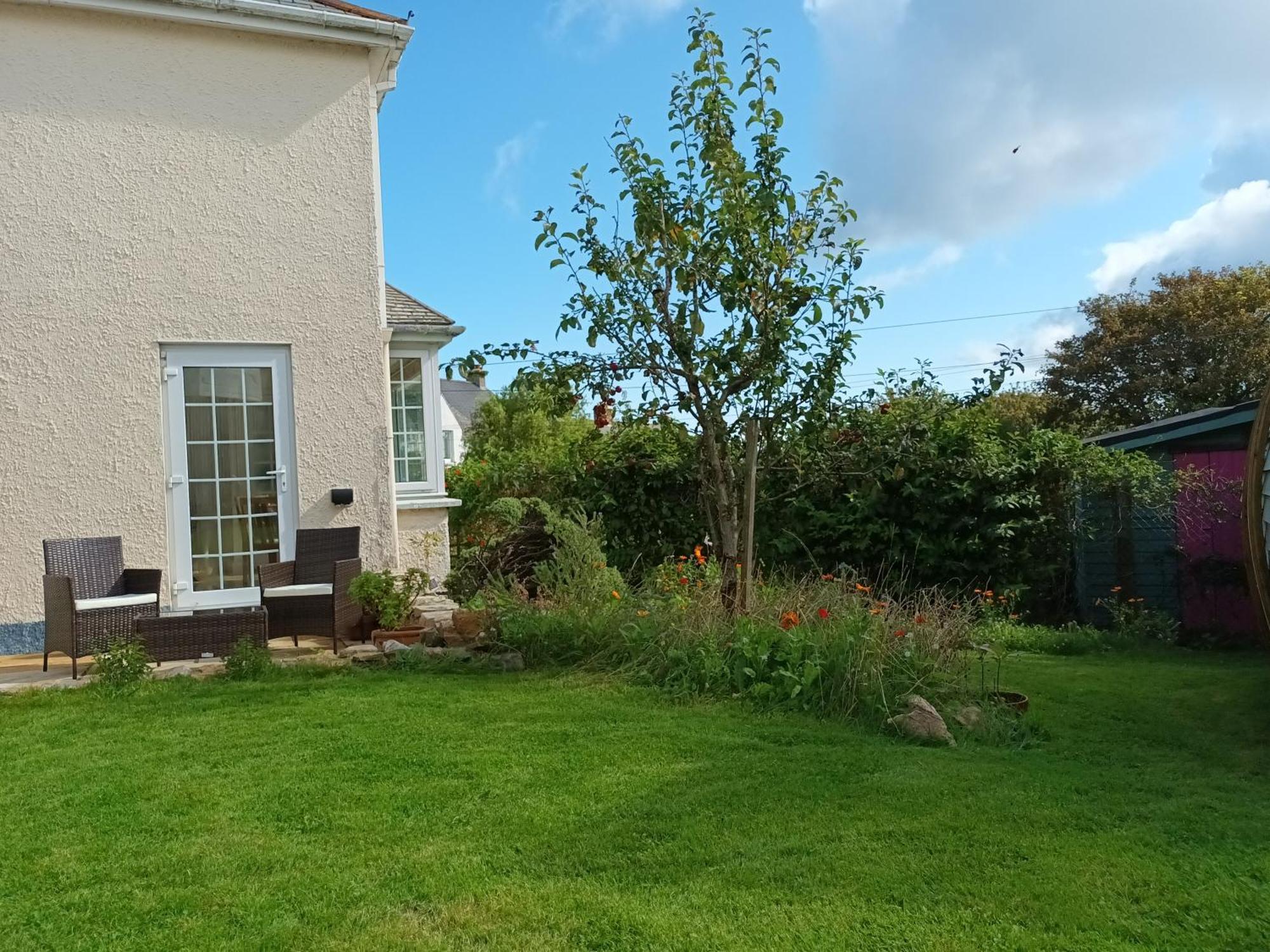 Sunrise! ~ 2 Bedrooms, Garden, Parking, Sea Views St Ives Kültér fotó
